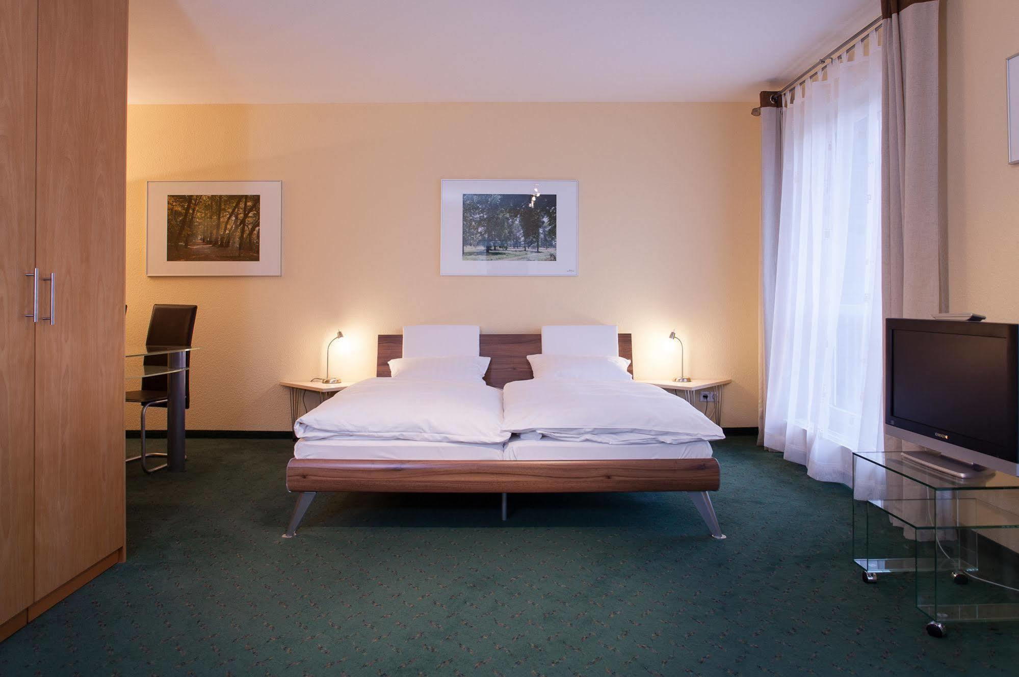 Hotel Zum Deutschen Eck เมียร์บุช ภายนอก รูปภาพ